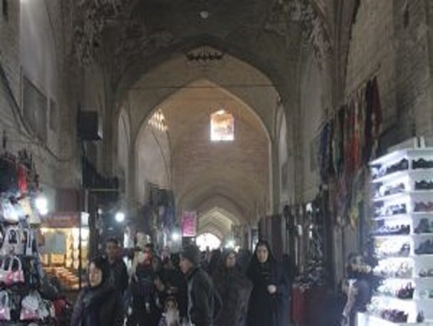 تکاپوی کرمانی ها برای تورق آخرین برگهای تقویم۹۷