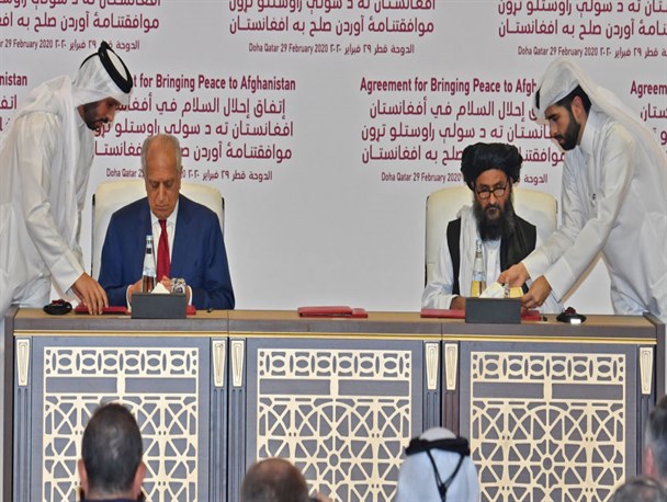 دورخوردن دولت مرکزی افغانستان توسط طالبان و ترامپ/ بررسی تأثیرات صلح طالبان با آمریکا بر منطقه