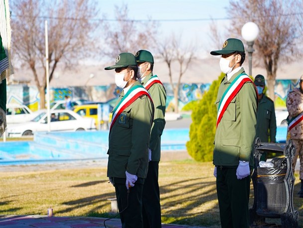 اهتزار پرچم مطهر امام حسین(ع) توسط سبز پوشان سپاه شهرکرد