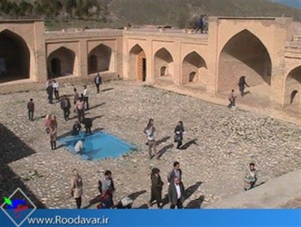 استقبال مسافران نوروزی از برنامه تور گردشگری در تویسرکان