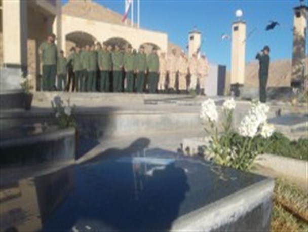 پاسداران دهاقانی در اولین صبحگاه سال ۱۳۹۴ با شهدا تجدید بیعت نمودند