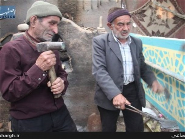صدای پتک اهنگران هرند در نوروز 94/ مسئولان به علاقه جوان قلم زن هرندی توجه ویژه داشته باشند