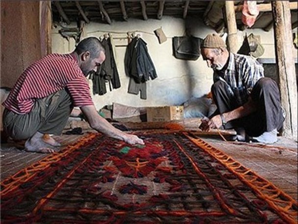 صنایع دستی چهارمحال و بختیاری نمدمالی