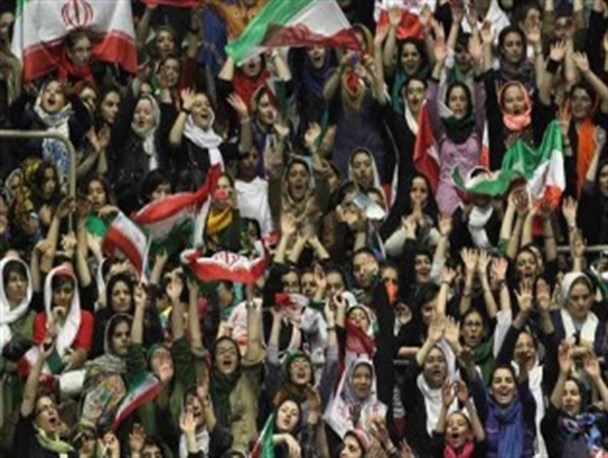 ذوق زدگی رسانه های اصلاح طلب از حضور بانوان در سالن های ورزشی/ تکذیب توسط وزارت کشور
