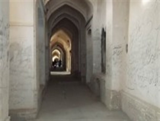 گردشگران با بی مهری بازار نایین روبرو شدند