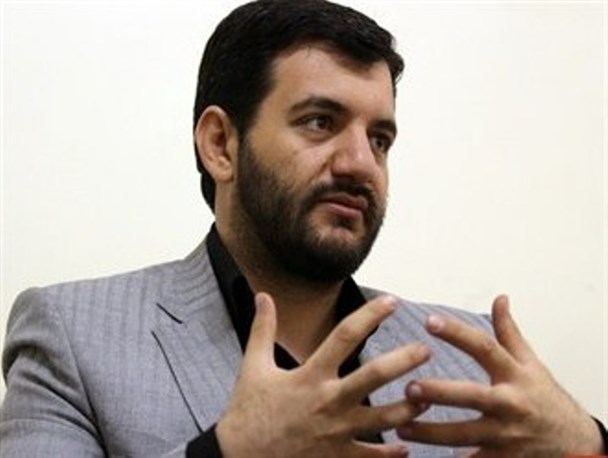 بزرگ نمایی تحریم ها یک توطئه از سوی دشمن، جهت بازماندن از توان داخلی است