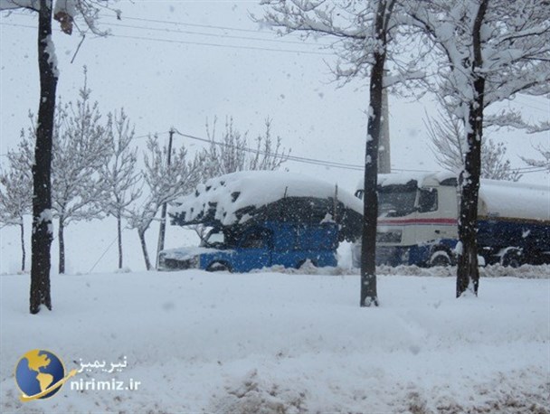 امداد رسانی به 40 خودرو گرفتار در برف در شهرستان نیر