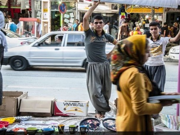 ناکارآمدی دولتمردان، علت افزایش دستفروشان در شهرهای کردستان