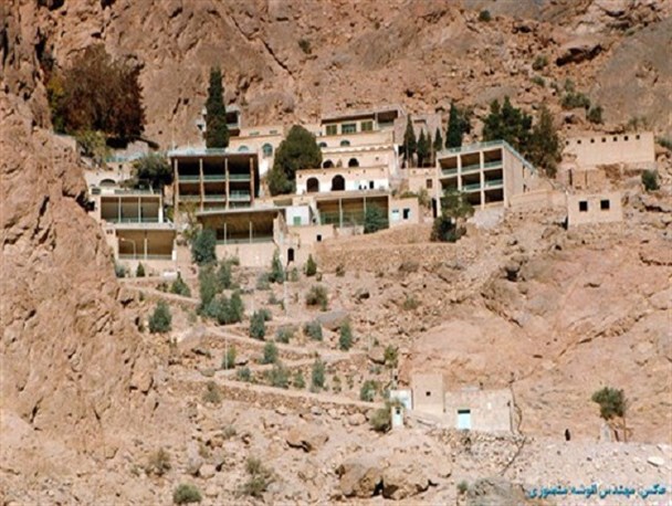 زرتشتیان خواهان توقف ورود گردشگران به زیارتگاه چک چک اردکان شدند