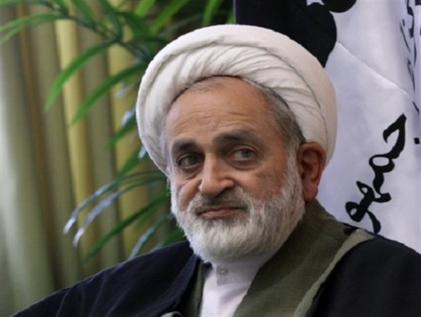 آب پشت سد زاینده رود مطلوب نیست/ انتقال آب به فلات مرکزی نباید تحت تاثیر جوهای سیاسی قرار گیرد