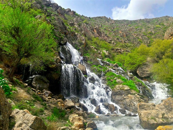 تصاویری دیدنی از آبشار نره گر شهرستان خلخال