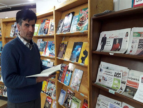 کمک 10 میلیون تومانی خانواده مرحوم ادب به کتابخانه مرکزی سنندج