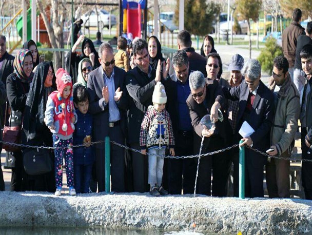 ماهی های عید توسط شهروندان بنابی رهاسازی شدند