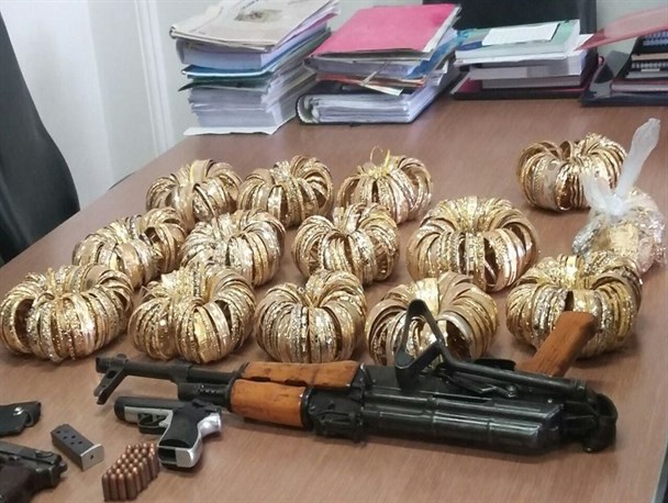 کشف 40 هزار لیتر روغن خودرو از یک واحد تولیدی متخلف در البرز/ باند 5 نفره سرقت طلا و پول در فردیس دستگیر شدند