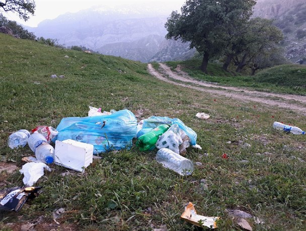 طبیعت زیبای "رودرونه" در تسخیر زباله گردشگران+تصاویر