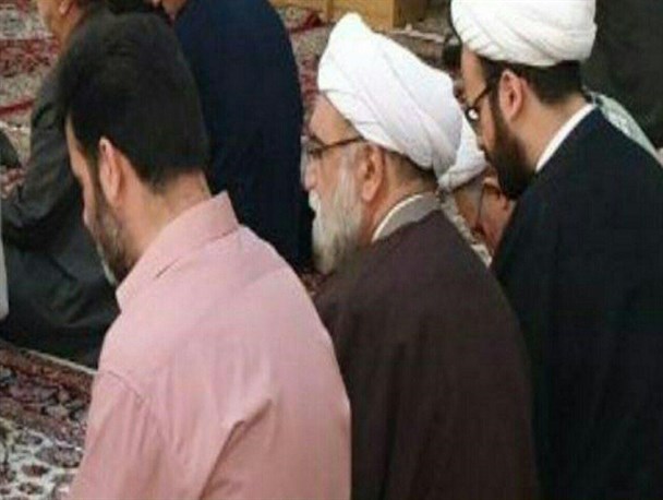 حضور بدون تشریفات تولیت جدید آستان قدس رضوی در نماز جمعه مشهد
