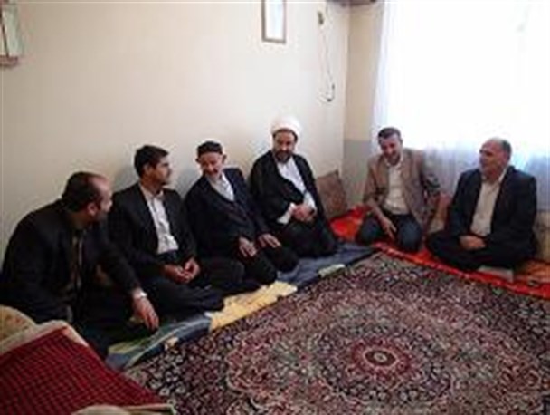 معلمان شاخص‌ترین عنصر توسعه در جامعه بشری هستند