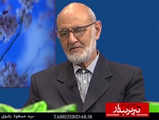 از ایستادگی مولکول ها در کنار هم به قدرت خدا پی می برم