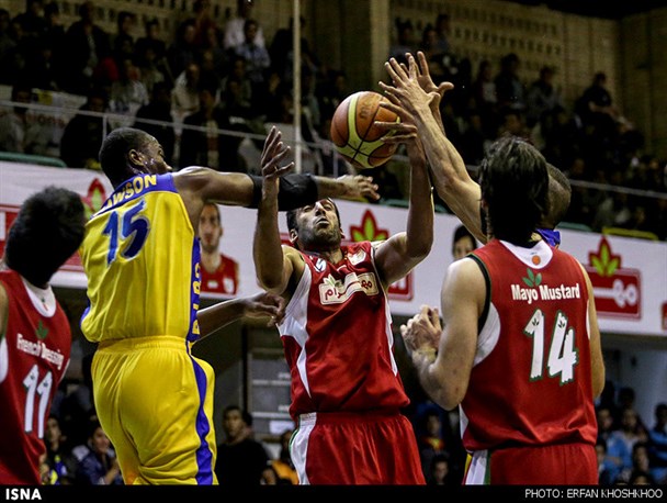 پتروشیمی در مسابقه چهارم مهرام را شکست داد/شاگردان حاتمی یک گام تا قهرمانی