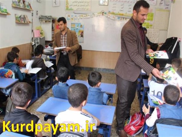 توزیع و اهداء 5000 جلد کتاب فرهنگی توسط شهرداری پیرانشهر در مدارس