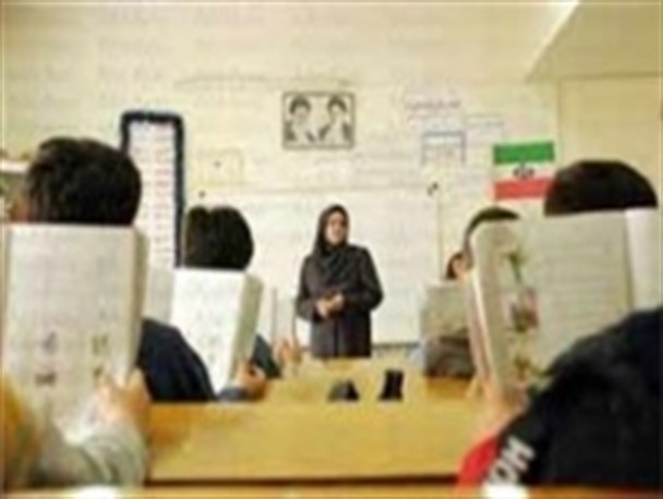جوانترین معلم استان خراسان جنوبی/معلمی یعنی بی پیرایه عشق ورزیدن به انسان ها