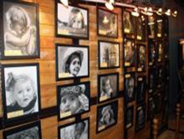 برپایی نمایشگاه عکس سیاه قلم در دانشگاه فرهنگ و هنر