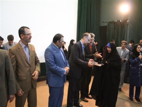 از معلمان برتر شهرستان خمین تجلیل شد+عکس