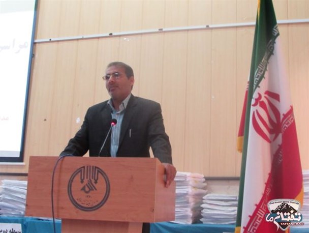 بیش از ۱۲۰ نفر از دانش آموزان برگزیده مسابقات هنری شهرستان خاش تجلیل شدند/ تصاویر