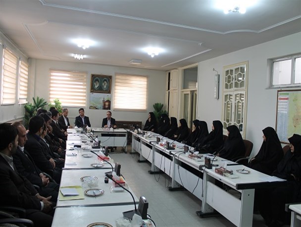 فرماندار بناب از معلمان نمونه این شهرستان تجلیل کرد