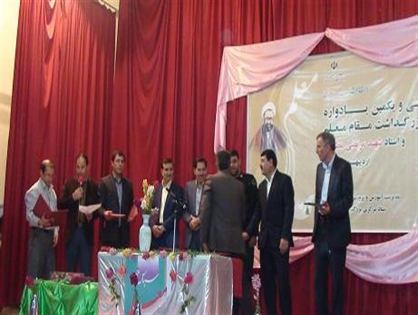 دولت ، کارشناسی شده مشکلات معیشتی فرهنگیان را برای همیشه حل کند