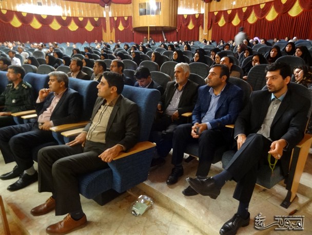 همایش تجلیل از معلمان برتر شهرستان صحنه برگزار شد