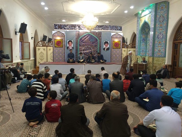 برگزاری جلسه شبی با قرآن در مسجد بالامحله به روایت تصویر