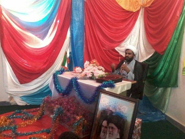 منوجان درمبعث پیامبر اکرم (ص) غرق در نور و شادی شد