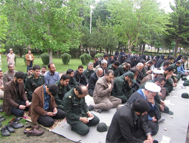 مراسم زیارت عاشورا در جوار شهدای گمنام برگزار شد