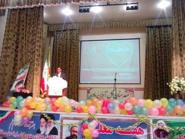دست معلمان را می بوسم/ بهسازی و تجهیز فضاهای آموزشی از فعالیتهای من در مجلس آینده است