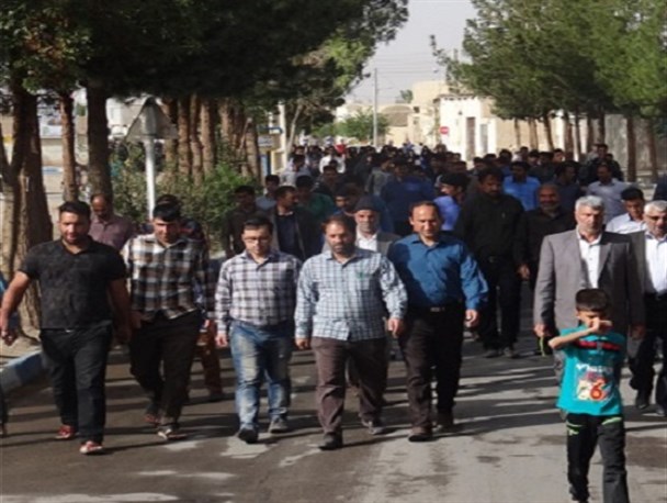 پیاده روی خانوادگی اهالی شهر اژیه به روایت عکس