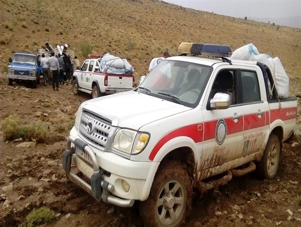 امداد رسانی به بیش از ۱۰ خانوار گرفتار در کوهستان