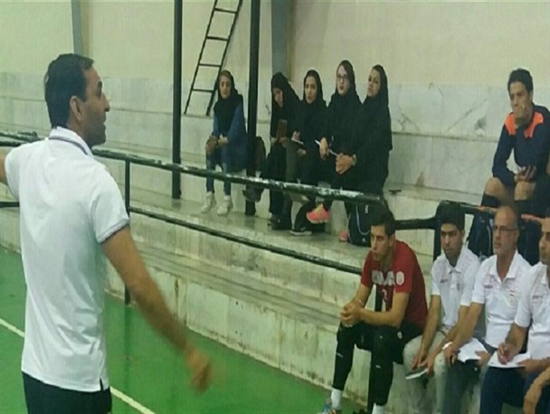 برگزاری کلاس دانش افزایی گلری فوتسال با تدریس مربی تیم ملی در دلیجان+تصاویر