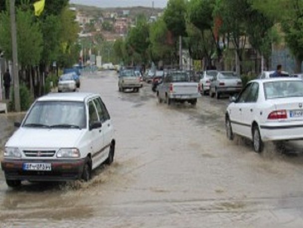 بارش شدید باران باعث آبگرفتگی معابر چادگان شد+ تصاویر