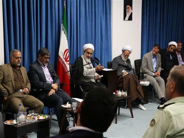 دستگاه قضایی استان قاطعانه و بدون رودربایستی با رسانه‌های حامی منافقان برخورد کند