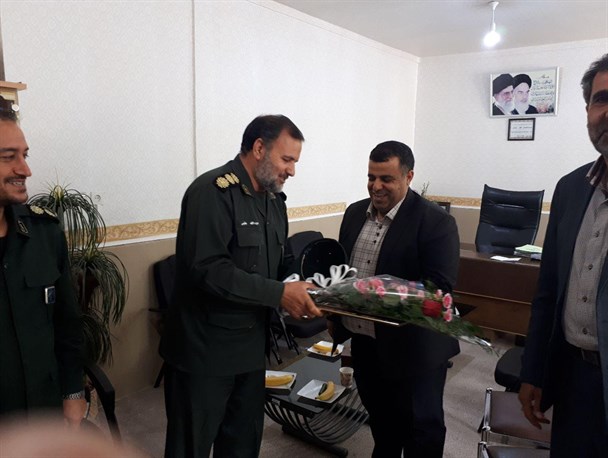 تجلیل فرمانده سپاه استان کرمانشاه از مقام معلم+ تصاویر