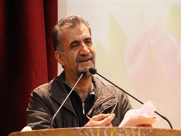 در سریال های صدا و سیما خانه های پرشکوه را نشان می دهند که همه چیز دارد جز کتاب/ مردم حتی اگر بی محتواترین کتاب ها را بخوانند بهتر از این است که چیزی نخوانند
