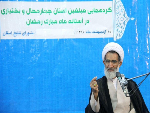 بی تدبیری مسئولان پرچم نظام را کم فروغ می کند