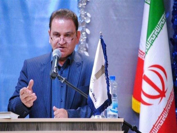 استاد نمونه در حل مشکلات جامعه خود تاثیرگذار است