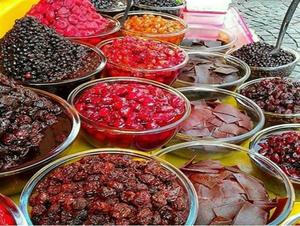 بیش از ۵ تن لواشک غیربهداشتی در بروجرد معدوم شد