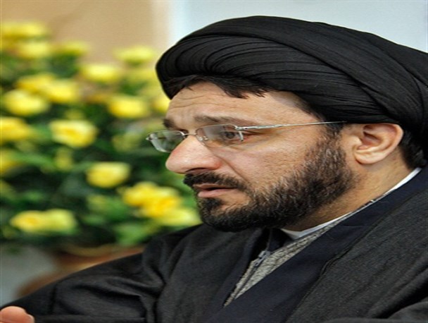هر کسی، در هر لباس و جایگاهی مبانی امام (ره) را تحریف کند از چشم مردم می‌افتد