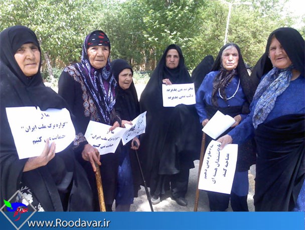 خانواده های شهدا؛ روزی فرزاندانمان را فدا کردیم امروز جانمان را فدا می کنیم/عزتمان را به هیچ نمی فروشیم