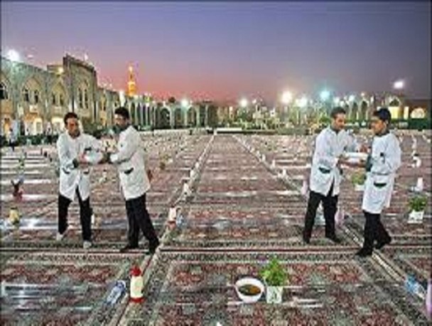 توزیع روزانه ۱۴ هزار غذای افطاری در ضیافت رضوی