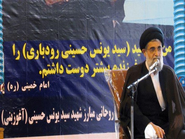 شهید رودباری با شهادت خود یک حرکت انقلابی انجام داد/ کسانی که باید در حمایت از انقلاب مرز بندی کنند در سنگر دشمن ظاهر شده اند