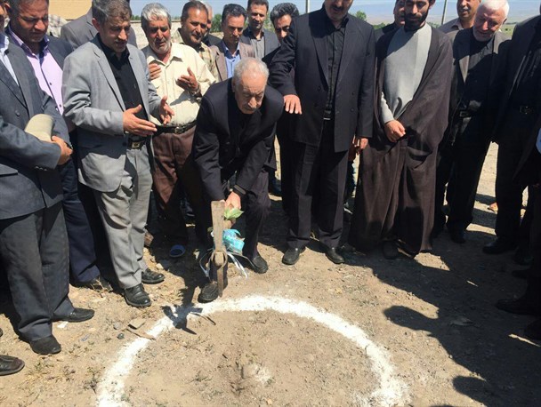 کلنگ زنی دو مدرسه در شهرستان سراب
